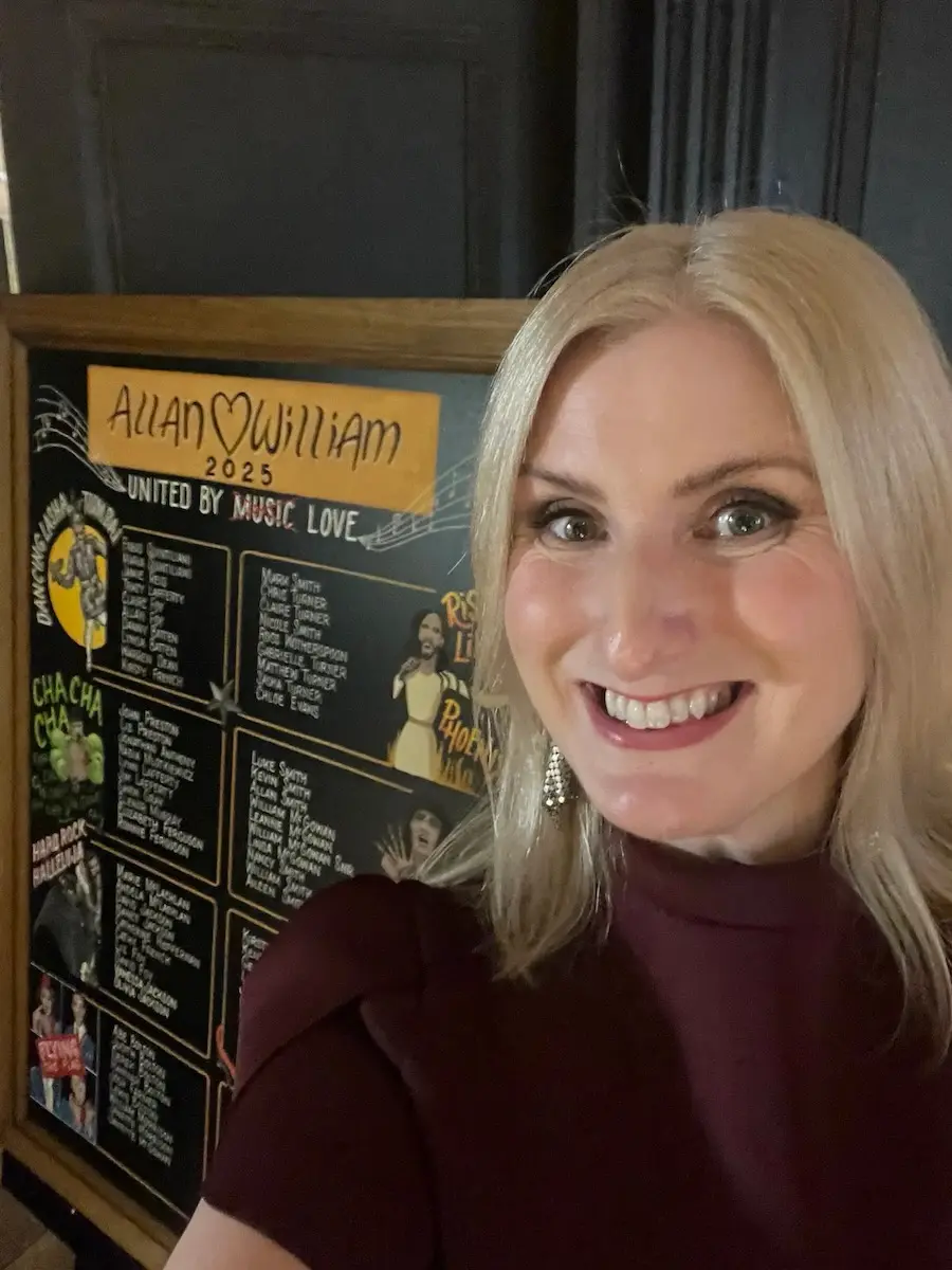 Professional female wedding and events singer Nicola Mason based in Central Scotland, trained at Berklee College of Music